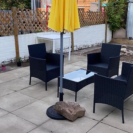 Private Lounge And Double Room Kilwinning Exterior foto